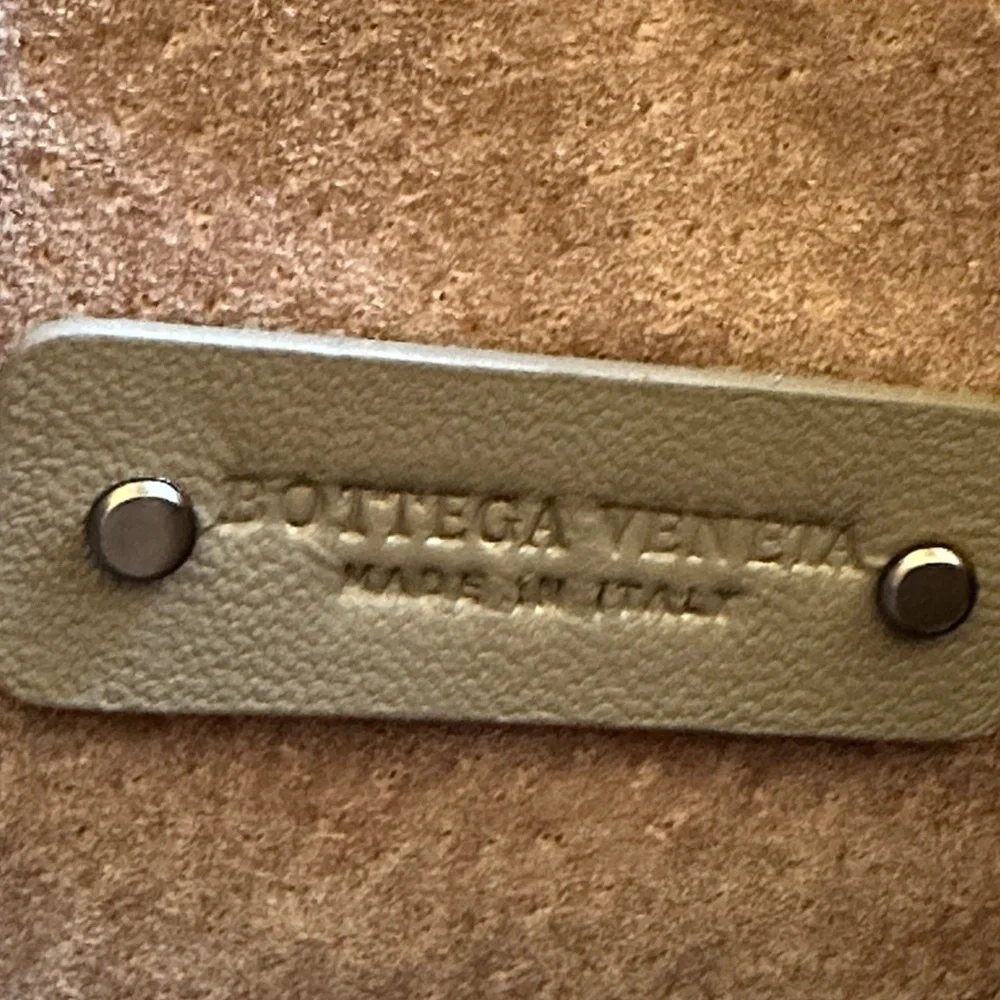 Bottega Veneta Grey Intrecciato Leather Clutch with Mirror - Picture 9 of 10